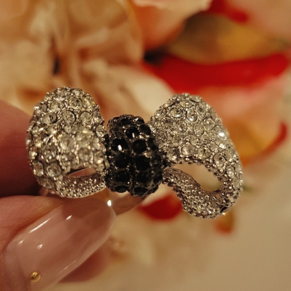Statememt / Cocktail / Rhinestone Ribbon Ring - Picture 2 of 7